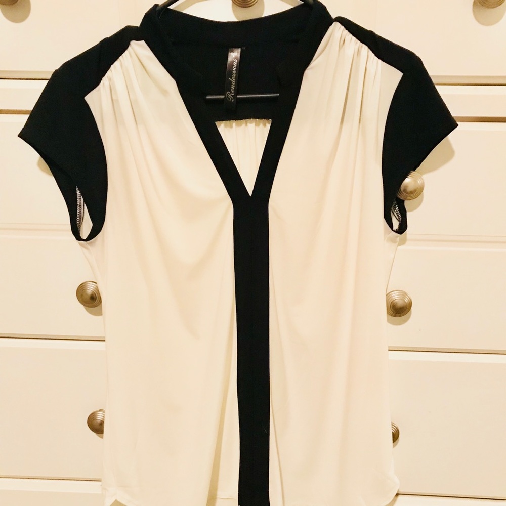 Black & white sleeveless top